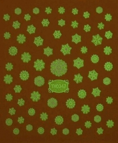 Formas verdes tipo cristais de neve sobre fundo castanho com rótulo central TH0347