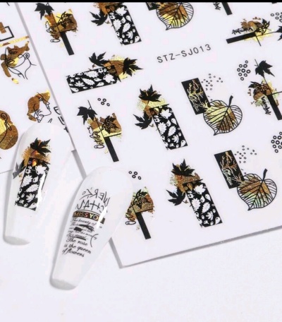 Autocolantes para unhas com padrões florais e folhas em preto e dourado e unhas postiças transparentes