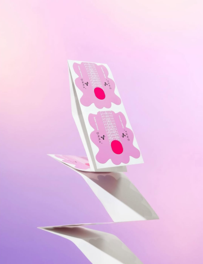 Kit de moldes para alongamento de unhas em papel branco com desenhos rosa e vermelho