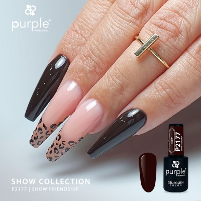 Unhas postiças com verniz gel castanho escuro e desenho animal print, anel dourado, frasco de verniz Purple P2177.