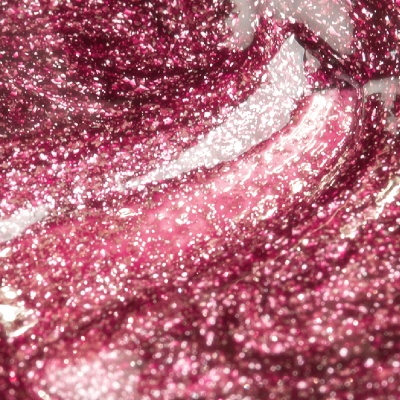 Verniz de unhas rosa com glitter metálico