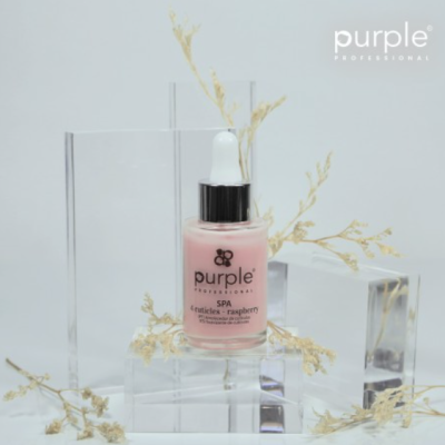 Frasco rosa com conta-gotas sobre blocos transparentes e ramos secos com fundo branco