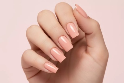 unhas em gel cor de pêssego brilhante