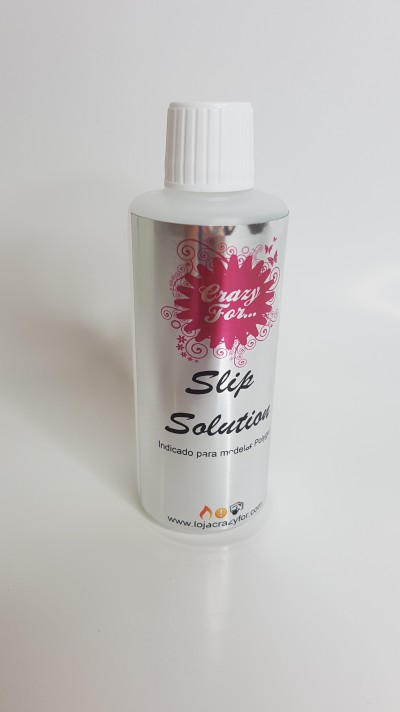 Frasco branco com Slip Solution da marca Crazy For com rótulo prateado e rosa