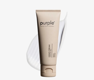 Creme para as mãos em tubo bege da Purple Professional com creme branco ao fundo