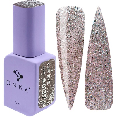 Frasco de verniz lilás DNKA' e duas unhas artificiais com verniz glitter prateado rosado.