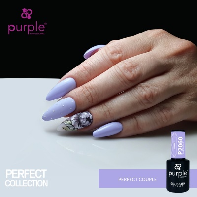 Unhas lavanda com design floral branco