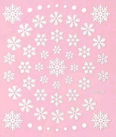 Folha com padrões de flocos de neve brancos vários sobre fundo rosa