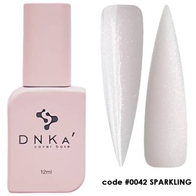 Verniz para unhas DNKA' rosa claro com duas amostras brancas brilhantes e código #0042 SPARKLING