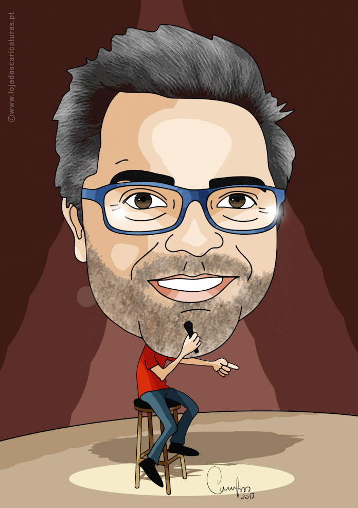 Caricatura de homem sentado num palco com óculos azuis e t-shirt vermelha