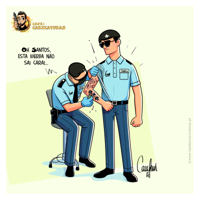 Ilustração cartoon de dois polícias portugueses, um a tatuar o outro no antebraço.