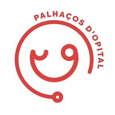 Logótipo vermelho com rosto sorridente estilizado e texto PALHAÇOS D'OPITAL