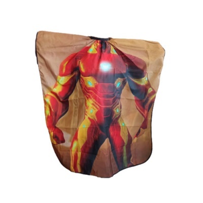 Capa com estampa de armadura vermelha e amarela futurista