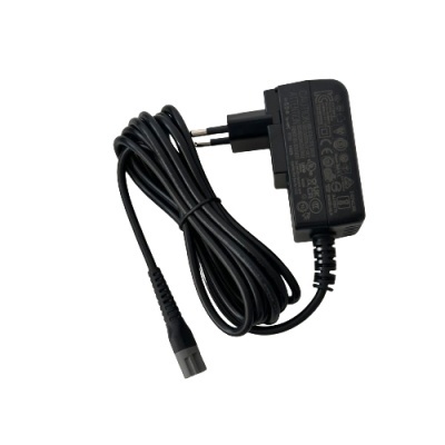 Carregador elétrico preto com cabo enrolado e plugue europeu