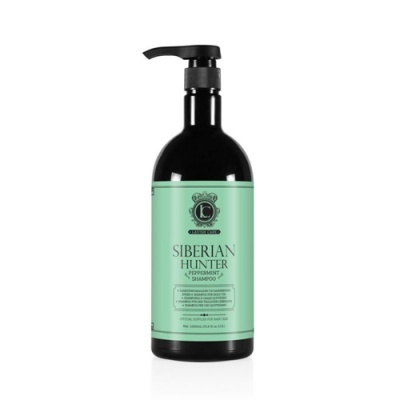 Frasco preto com doseador e rótulo verde de shampoo Siberian Hunter
