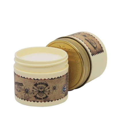 Frascos de creme com tampa dourada e etiquetas vintage com ilustrações e texto