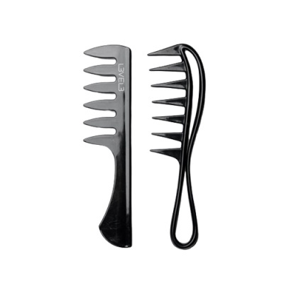 Dois pentes pretos de plástico com dentes largos e espaçados.