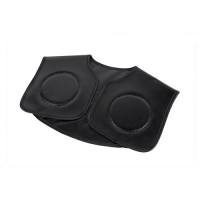 Colete preto acolchoado com duas almofadas circulares elevadas