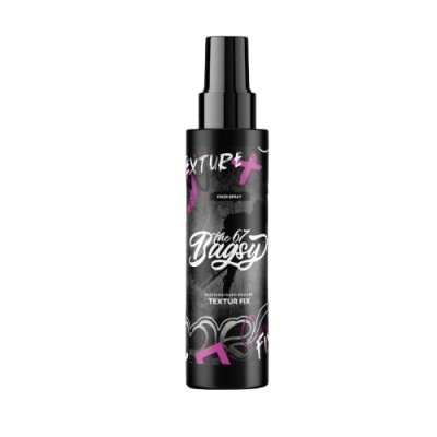 Frasco preto com spray e rótulo com texto em branco e rosa sobre fundo branco