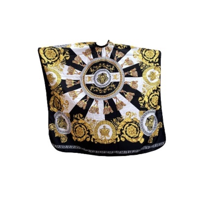 Poncho preto, branco e dourado com padrão barroco em círculos