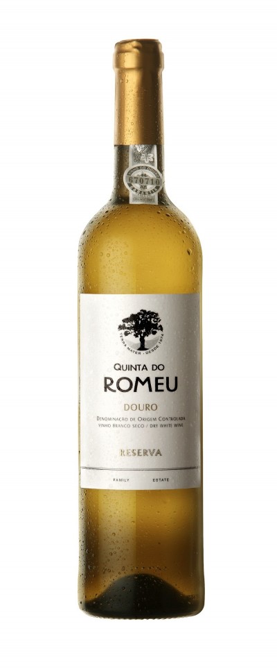 Garrafa de vinho branco Quinta do Romeu Douro com rótulo branco e cápsula dourada molhada
