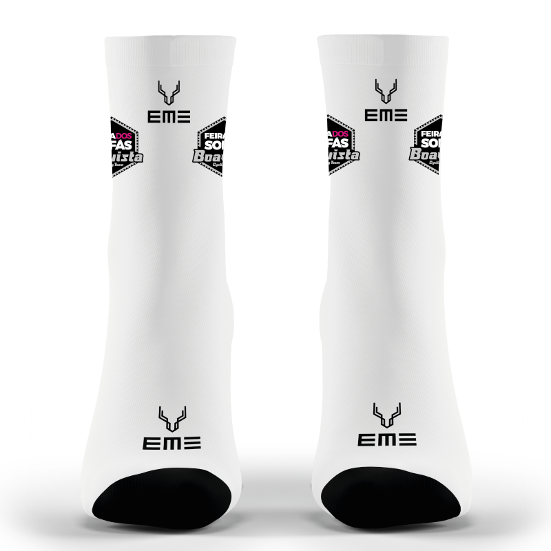 Meias Feira dos Sofás - Boavista Cycling Team Volta Portugal 2026 Meias brancas com detalhes em preto e texto estampado nas laterais