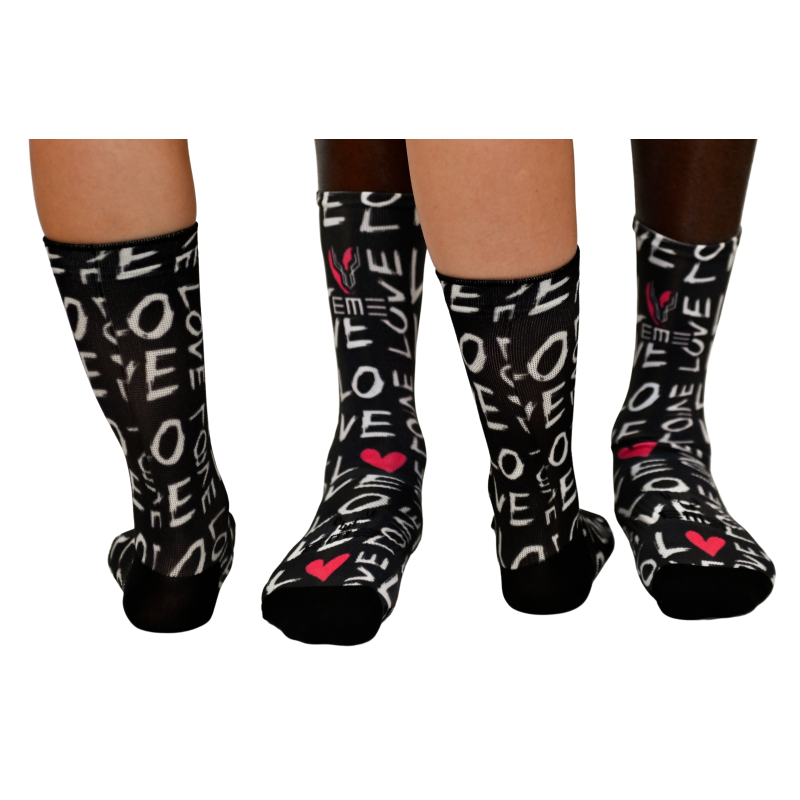 Meias Love Dia dos Namorados Meias pretas com palavras brancas e corações vermelhos