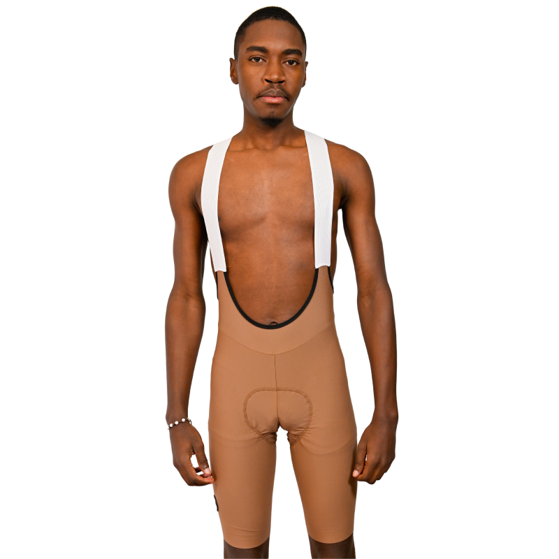 Calções ciclismo Pro Fit Creme Homem com roupa de ciclismo castanha e alças brancas