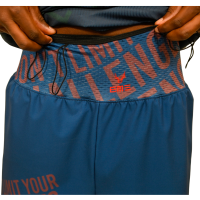 Cintura elástica azul de calças desportivas com padrão castanho e logótipo BM3 vermelho