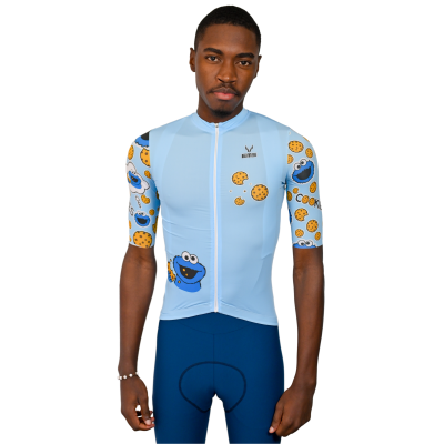 Camisola de ciclismo azul clara com estampa de biscoitos e personagem