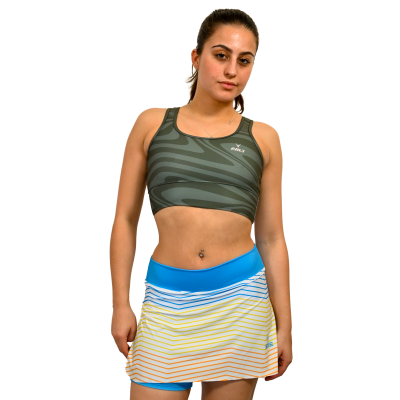 Conjunto desportivo feminino com top verde e saia com riscas coloridas