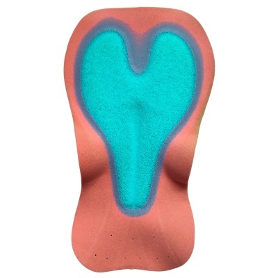 Almofada de espuma rosa e azul turquesa anatómica em fundo branco