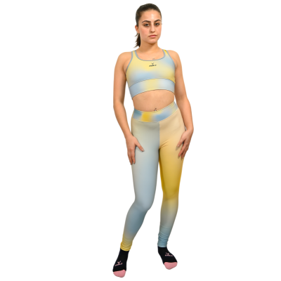 Conjunto desportivo feminino azul e amarelo com logótipo CTRL.T