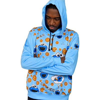 Camisola azul claro com capuz e estampa de biscoitos e personagem azul sorridente