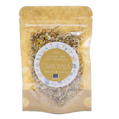 Saco de plástico com camomila seca e etiqueta redonda