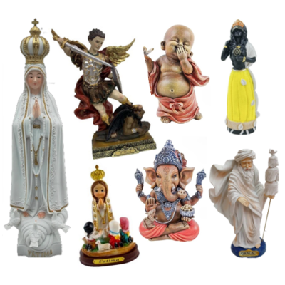 Sete estatuetas religiosas e culturais coloridas em diferentes materiais e estilos.
