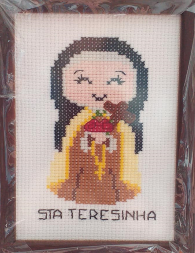 Quadro bordado de religiosa com texto STA TERESINHA