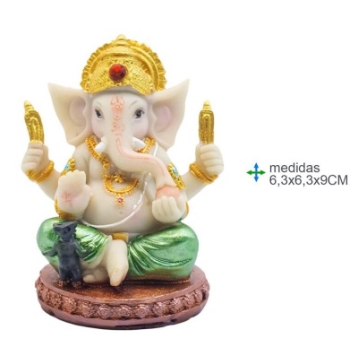 Estátua colorida de Ganesha sentado com detalhes dourados e verde e um rato preto na base.