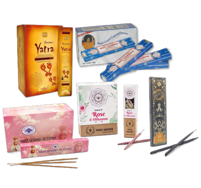 Diversos pacotes de incenso com várias cores e designs sobre fundo preto