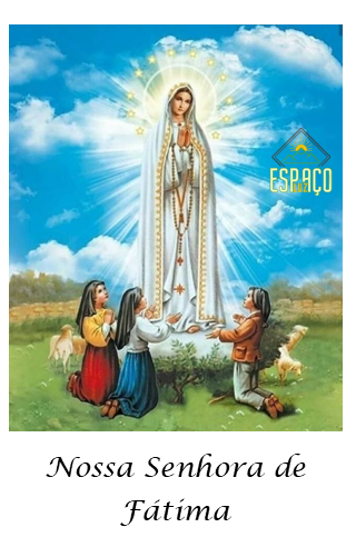 Nossa Senhora de Fátima com três crianças ajoelhadas e céu azul