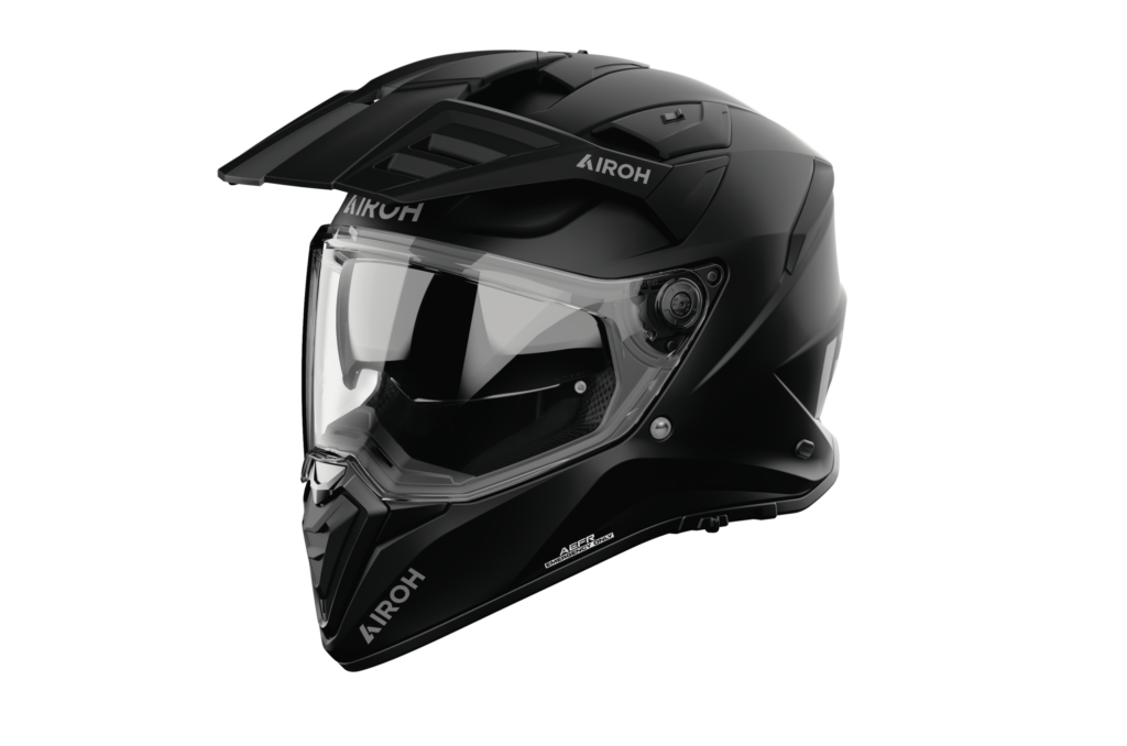Capacete AIROH BADX-X Preto Capacete preto de motociclista com viseira transparente e marca AIROH
