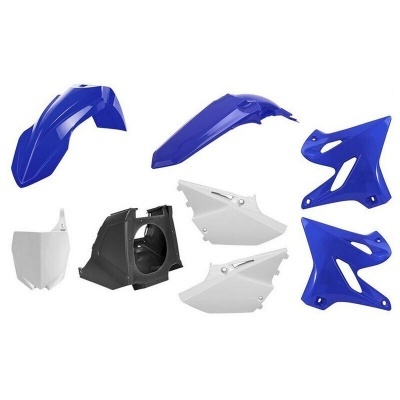 Peças plásticas para motocicleta em azul, branco e preto sobre fundo branco