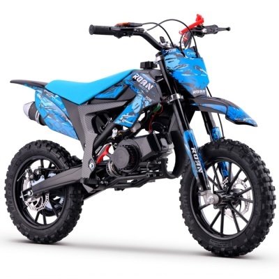 Moto infantil dirt bike azul e preta com pneus grossos e texto ROYAL