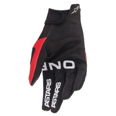 Luva motociclismo preta e vermelha com texto ASTARS e ONE