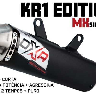 Escape de motocicleta KR1 EDITION MX SILENCER preto e prateado com texto impresso