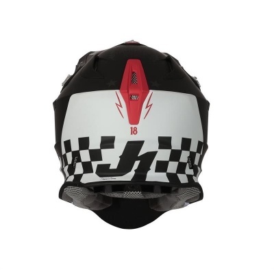 Capacete desportivo preto, branco e vermelho com padrão quadriculado e número 18.