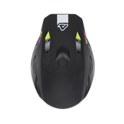Capacete preto com detalhes amarelos fluorescentes e texto colorido ACE 3D
