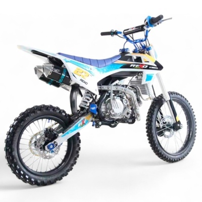 Motocross branca e azul vista lateral em fundo branco