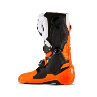 Bota de motocross laranja, preto e branco com proteções rígidas e fivela metálica