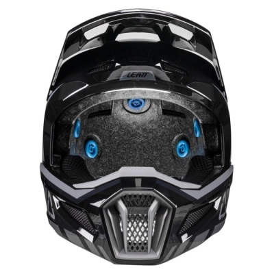 Capacete integral preto com detalhes cinzentos e azuis da marca LEATT